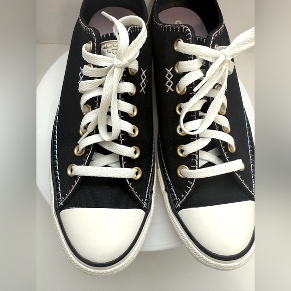 Chuck Taylor All Star Crafted Stitching Low Top - Size Womens 11.5 Men’s 9.5 - Picture 9 of 14